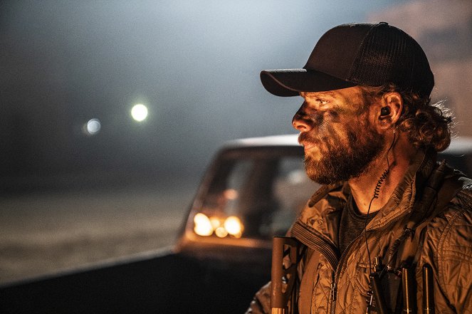 SEAL Team - Season 5 - Violence of Action - Photos - Max Thieriot