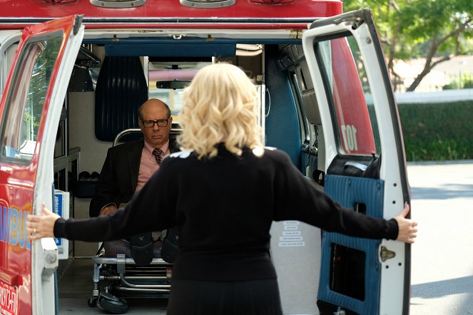 The Goldbergs - Season 9 - Hip Shaking and Booty-Quaking - Photos - Stephen Tobolowsky