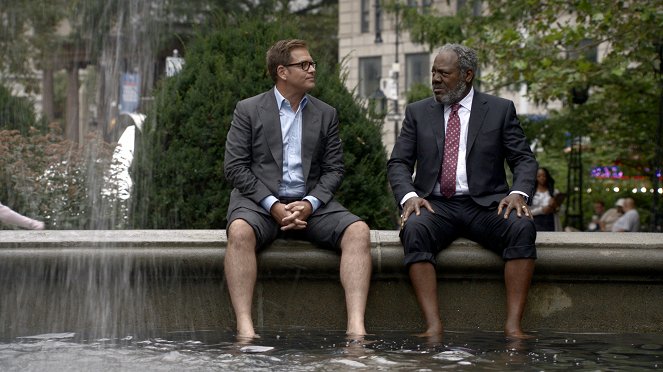 Bull - King Bull - De la película - Michael Weatherly, Frankie Faison