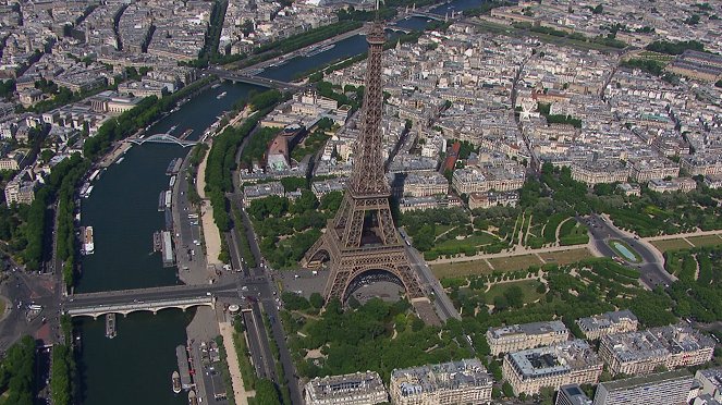 Eiffel Tower: A Building Wonder - Photos