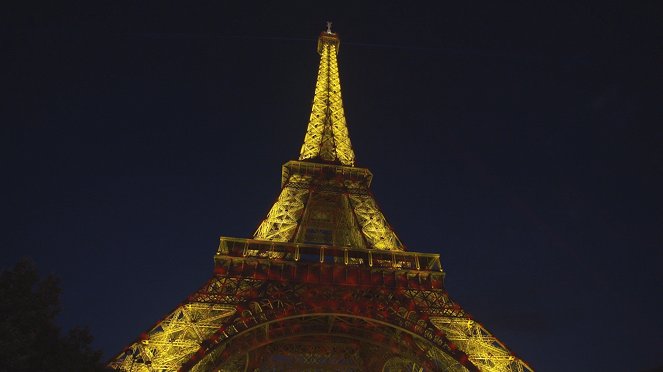 Eiffel Tower: A Building Wonder - Photos