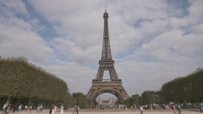 Eiffel Tower: A Building Wonder - Photos