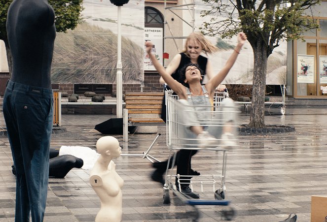 Sløborn - Schwelender Brand - Filmfotos - Noemi Nicolaisen, Safinaz Sattar