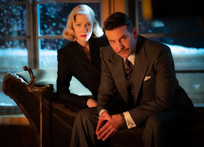 Nightmare Alley - Photos - Cate Blanchett, Bradley Cooper