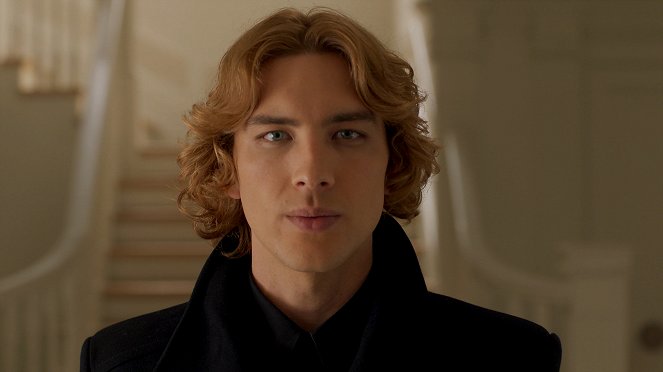 American Horror Story - Fire and Reign - Photos