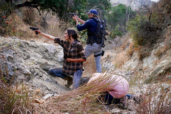NCIS: Los Angeles - Farkasok földje - Filmfotók - Daniela Ruah, Eric Christian Olsen
