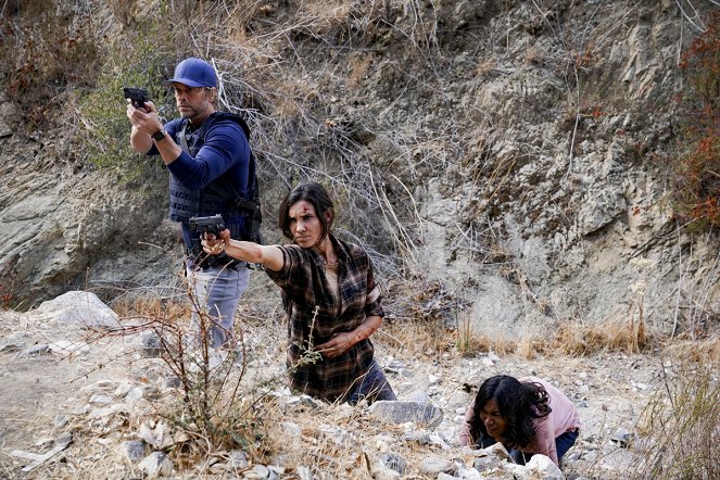 NCIS: Los Angeles - A Land of Wolves - Photos - Eric Christian Olsen, Daniela Ruah, Natalia del Riego