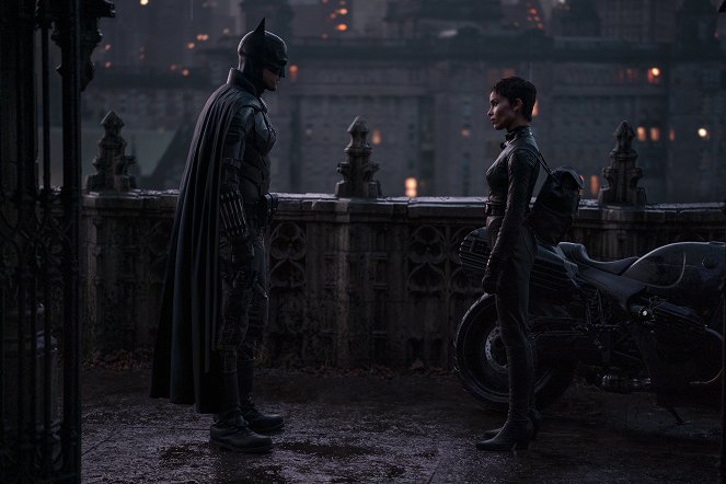 The Batman - Filmfotos - Robert Pattinson, Zoë Kravitz