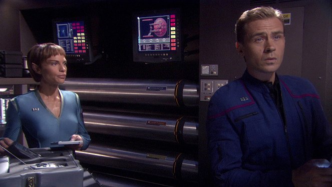 Star Trek: Enterprise - Season 4 - The Augments - Photos - Jolene Blalock, Connor Trinneer