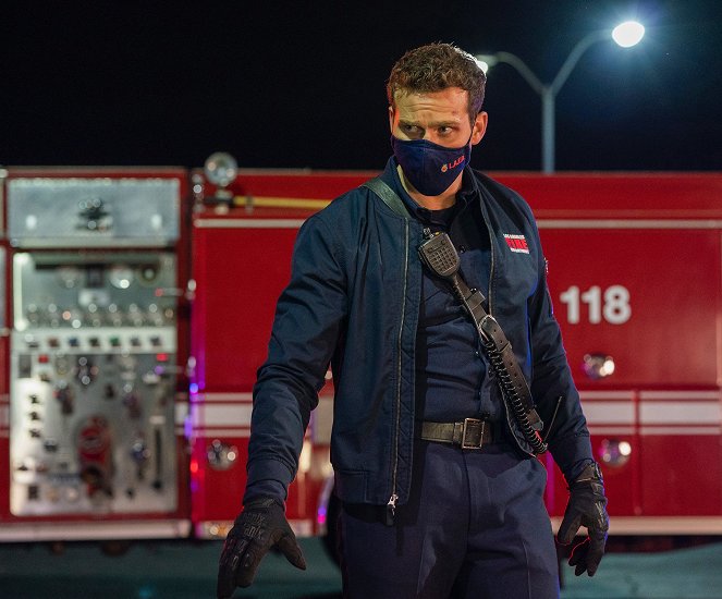 9-1-1 - First Responders - Photos - Oliver Stark