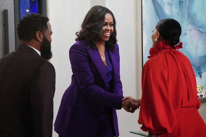 Black-ish - Season 8 - That's What Friends Are For - Van film - Michelle Obama