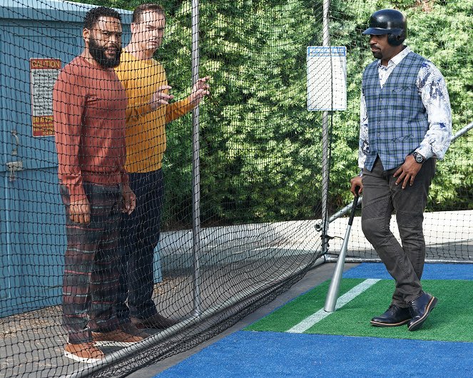 Black-ish - Season 8 - The Natural - Photos - Anthony Anderson, Jeff Meacham, Deon Cole