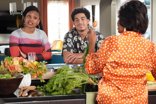 Black-ish - Season 8 - The Natural - Photos - Katlyn Nichol, Marcus Scribner