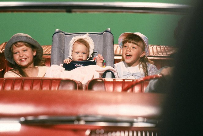 Full House - Our Very First Show - Photos - Candace Cameron Bure, Jodie Sweetin