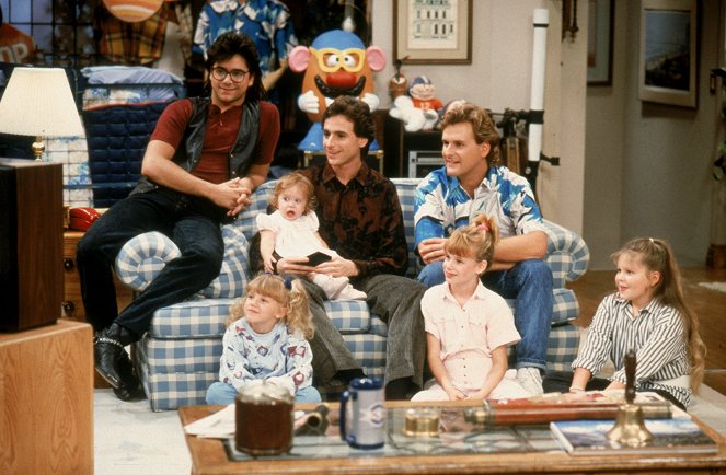Full House - Werbung ist alles - Filmfotos - John Stamos, Jodie Sweetin, Bob Saget, Andrea Barber, Dave Coulier, Candace Cameron Bure