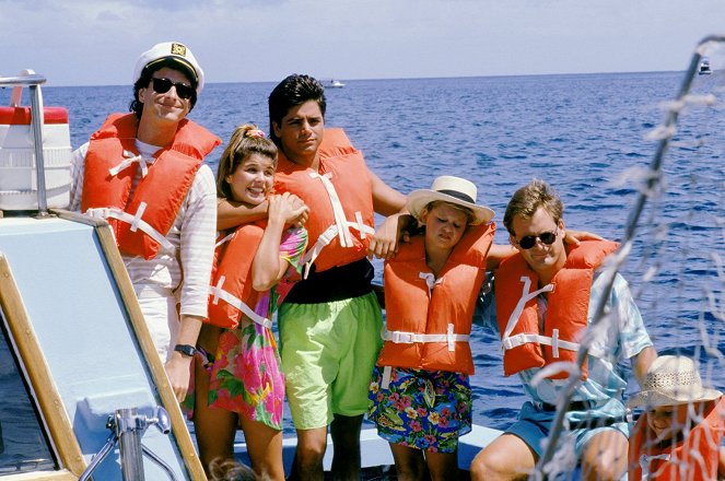 Full House - Season 3 - Tanner's Island - Photos - Bob Saget, Lori Loughlin, John Stamos, Candace Cameron Bure, Dave Coulier