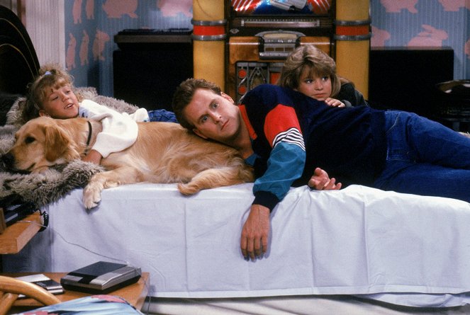 Full House - Season 3 - And They Call It Puppy Love - Photos - Jodie Sweetin, Dave Coulier, Candace Cameron Bure