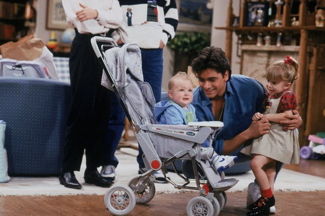Full House - Season 3 - Three Men and Another Baby - Photos - John Stamos
