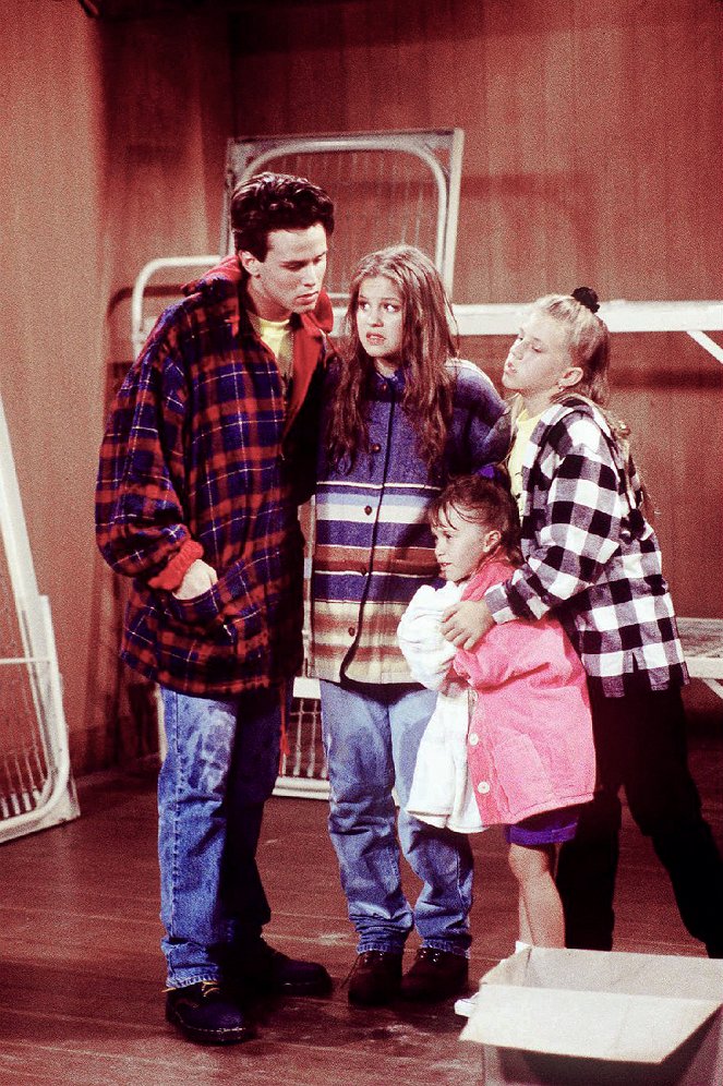 Full House - Season 7 - It Was a Dark and Stormy Night - Photos