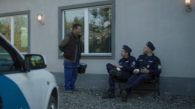Keresztanyu - Season 3 - Családi kör - Kuvat elokuvasta - Balázs Mihályfi, Béla Dóra, Erik Konfár