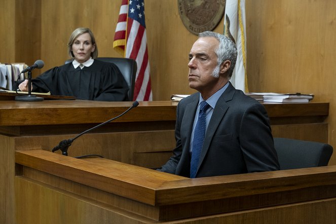 Bosch - Some Measure of Justice - Photos - Bess Armstrong, Titus Welliver