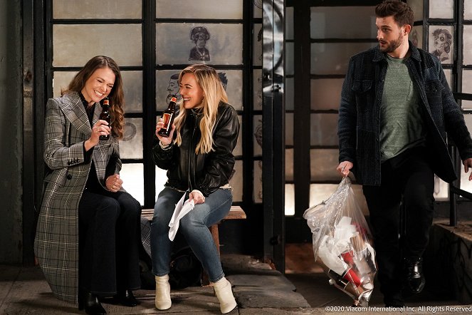 Younger - The F Word - Photos - Sutton Foster, Hilary Duff, Nico Tortorella