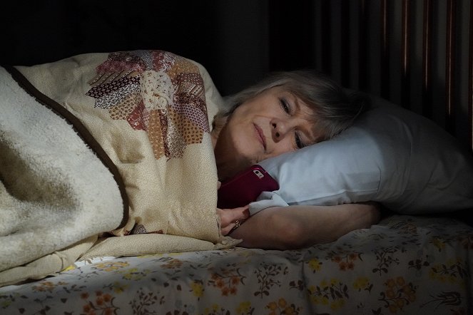 Mom - Big Sad Eyes and a Wrinkled Hot Dog - Do filme - Jaime Pressly