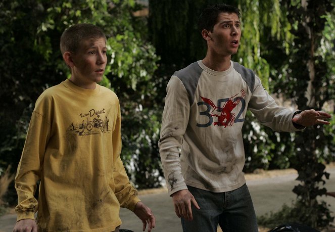 Malcolm in the Middle - Season 7 - Bomb Shelter - Photos