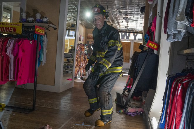 911 L.A. - Season 5 - Nehéz idők - Forgatási fotók - Peter Krause