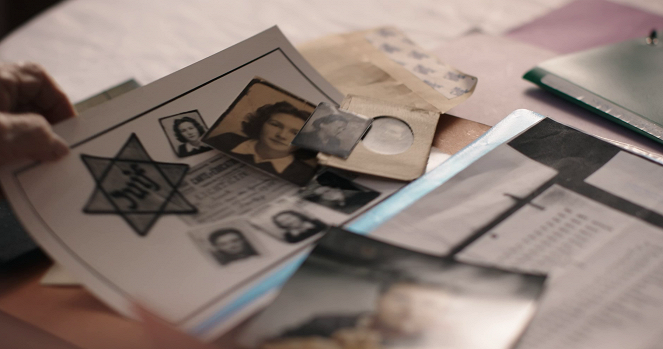 #Anne Frank – paralelní příběhy - Z filmu