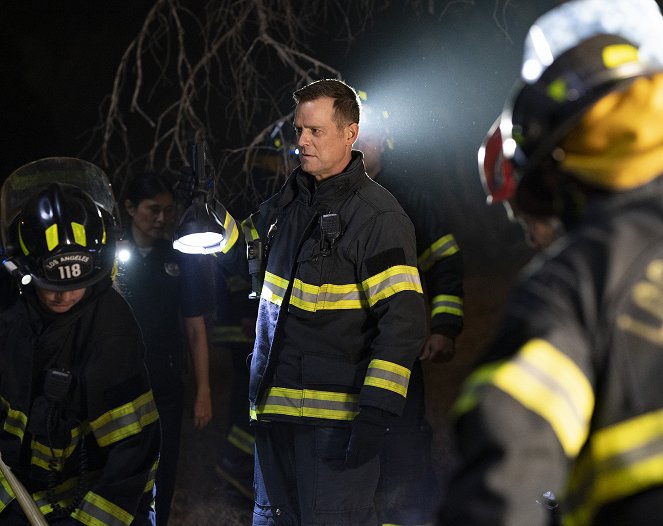 9-1-1 - Apparitions - Film - Peter Krause