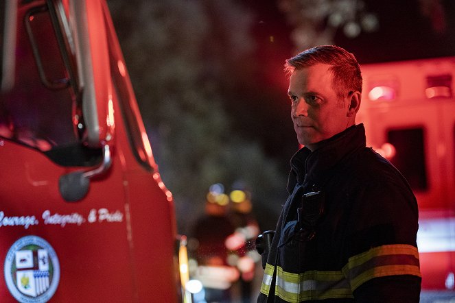 9-1-1 - Apparitions - Film - Peter Krause