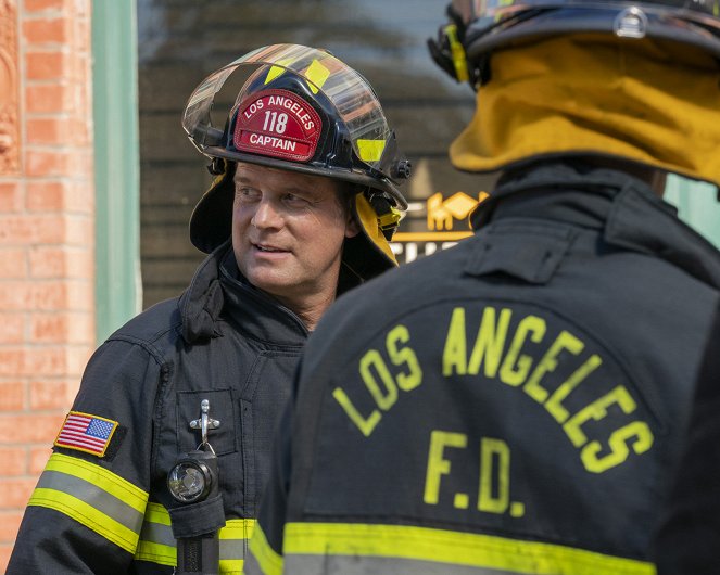 911 L.A. - A múlt az előzmény - Filmfotók - Peter Krause