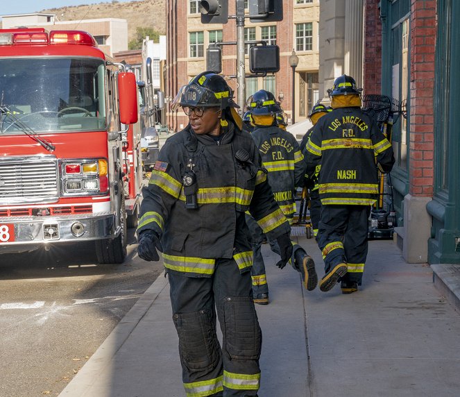 9-1-1 - Past Is Prologue - Photos - Aisha Hinds