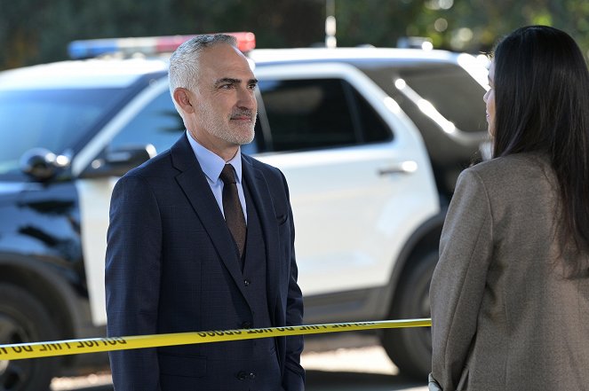 The Rookie - The Knock - Photos - Patrick Fischler