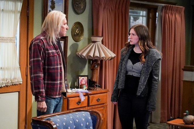 The Conners - Season 4 - Patriarchs and Goddesses - Photos - Emma Kenney