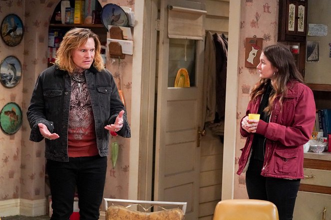 The Conners - Season 4 - Patriarchs and Goddesses - Photos - Tony Cavalero, Emma Kenney