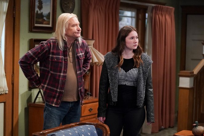 The Conners - Season 4 - Patriarchs and Goddesses - Photos - Emma Kenney