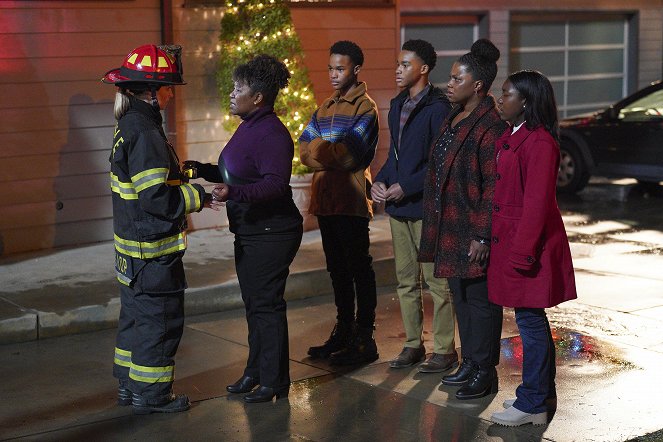 Station 19 - Season 5 - All I Want for Christmas Is You - Van film