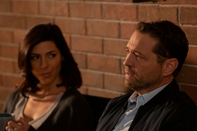 Private Eyes - Season 5 - In the Arms of Morpheus - Photos