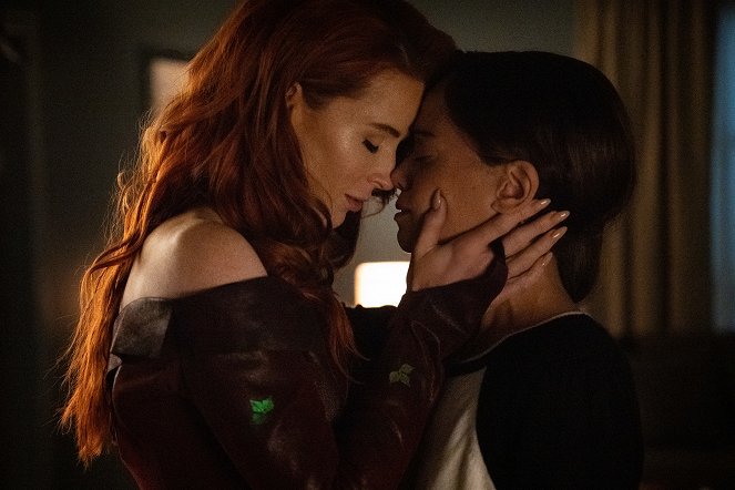 Batwoman - Season 3 - Trust Destiny - Filmfotos - Bridget Regan, Victoria Cartagena