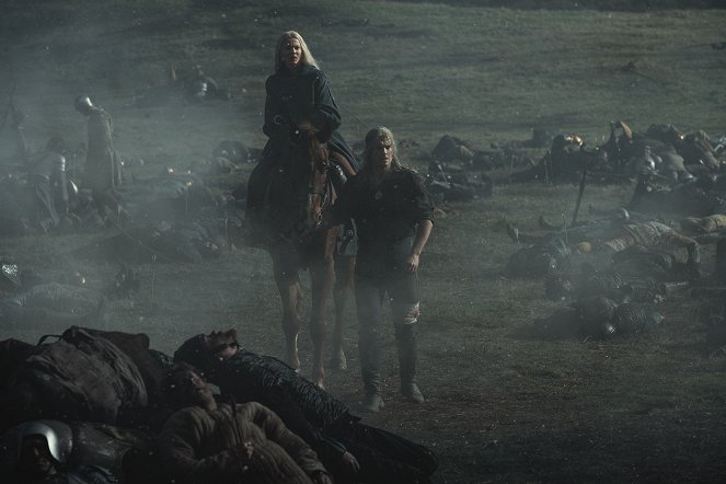 The Witcher - Season 2 - Ein Körnchen Wahrheit - Filmfotos - Freya Allan, Henry Cavill