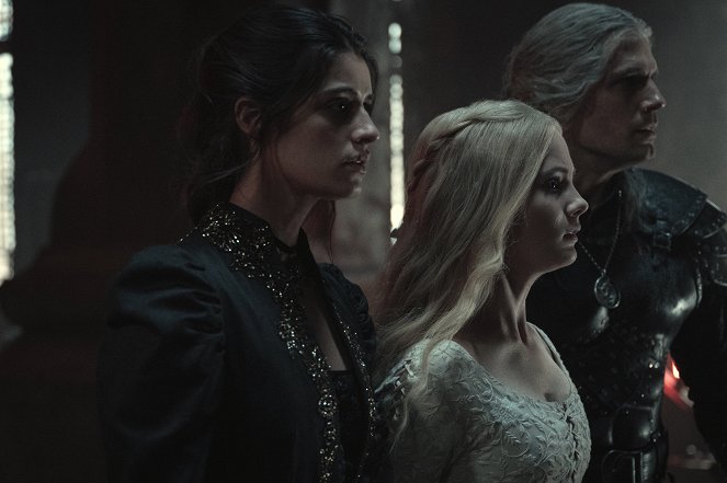The Witcher - Season 2 - Filmfotos - Anya Chalotra, Freya Allan, Henry Cavill