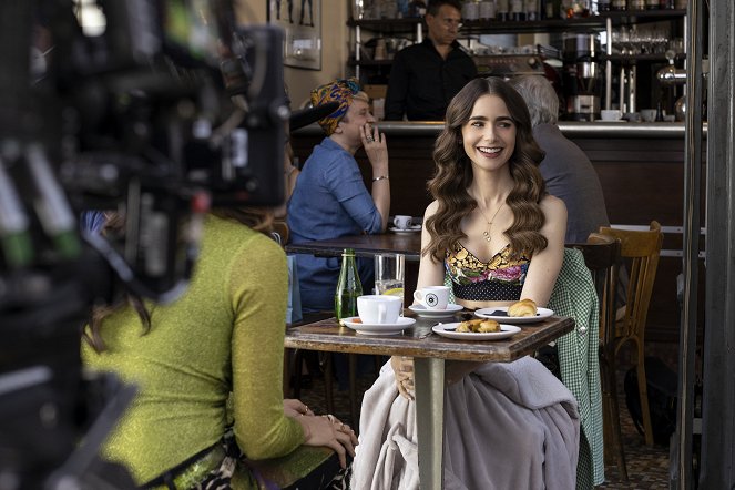 Emily in Paris - Season 2 - Jules and Em - Making of - Lily Collins