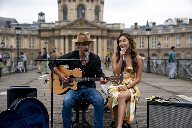 Emily in Paris - Season 2 - Photos - Kevin Dias, Ashley Park