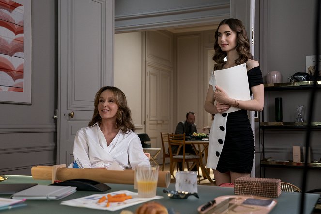 Emily in Paris - Season 2 - Senteurs et sentiments - Film - Philippine Leroy-Beaulieu, Lily Collins