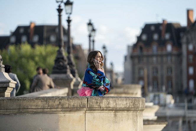 Emily w Paryżu - Rewolucja francuska - Z filmu - Lily Collins
