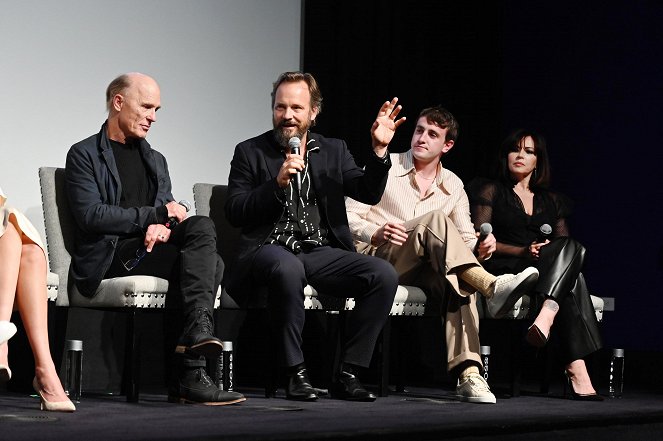 Temná dcera - Z akcí - "The Lost Daughter" NYC Tastemaker Screening at Crosby Hotel on September 30, 2021 in New York City - Ed Harris, Peter Sarsgaard, Paul Mescal, Dagmara Dominczyk