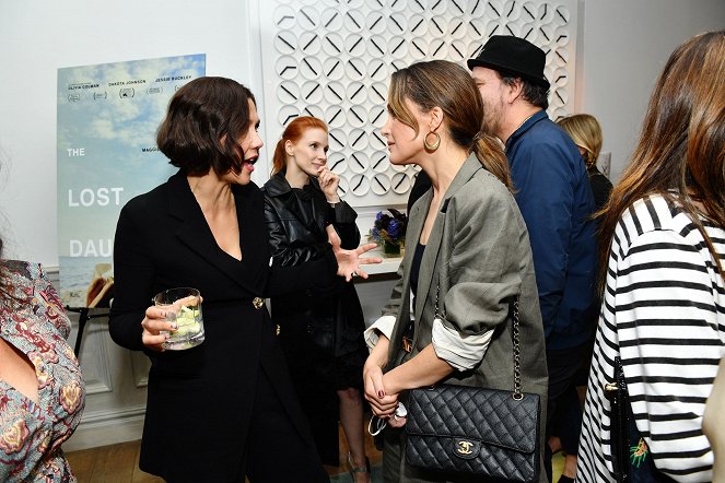 The Lost Daughter - Rendezvények - "The Lost Daughter" NYC Tastemaker Screening at Crosby Hotel on September 30, 2021 in New York City - Maggie Gyllenhaal, Jessica Chastain