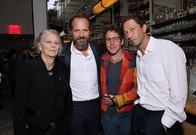 Córka - Z imprez - Netflix's "The Lost Daughter" reception during the 59th New York Film Festival at Altro Paradiso - Peter Sarsgaard, Dustin Yellin, Ebon Moss-Bachrach